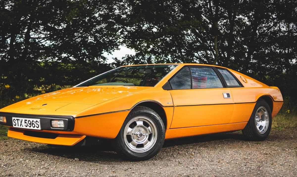 Salvage Hunters: Classic Cars Lotus Esprit goes up for auction with ...