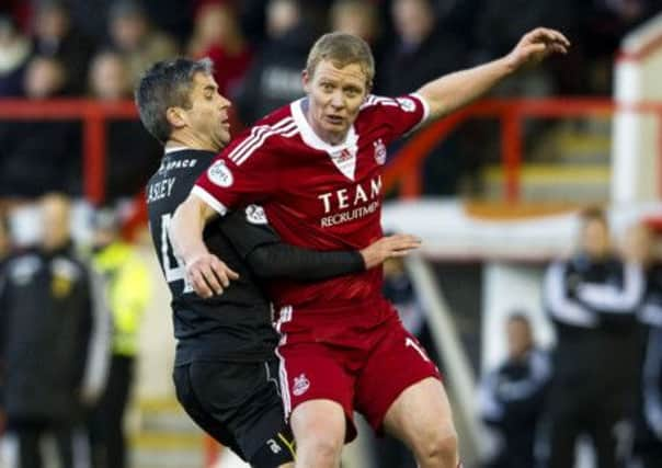 Barry Robson, right, is closed down by Motherwell's Keith Lasley. Picture: SNS