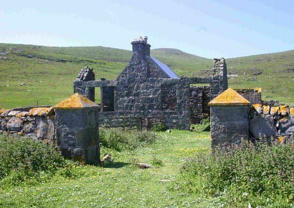 The old school house at Mingulay PIC Wikipedia