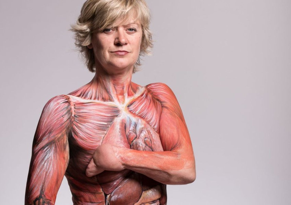 Amputee poses nude to highlight organ donation shortage