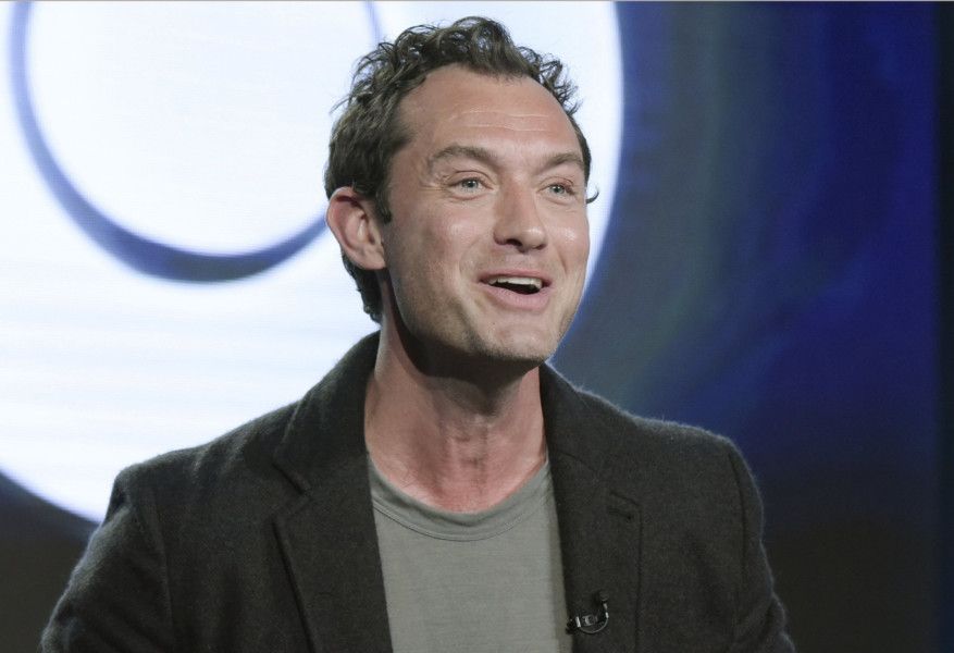 Jude Law To Play Dumbledore In New Harry Potter Prequel