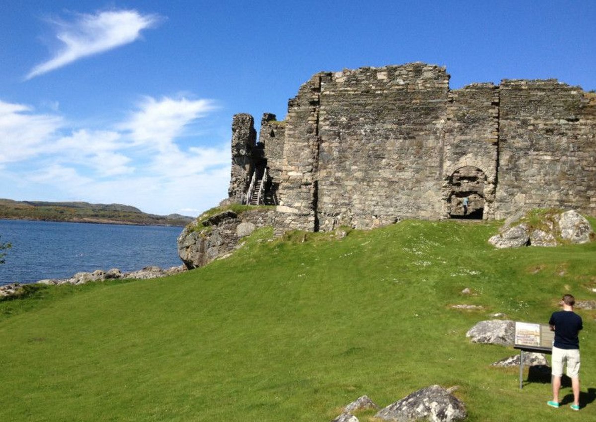 What is Scotland's oldest castle?