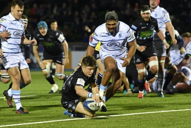 George Horne dives over in the 77th minute to give Glasgow breathing space. Picture: SNS/SRU