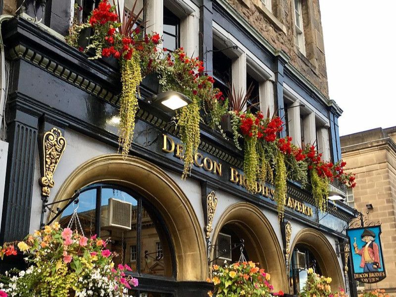 The gory stories behind the names of Edinburgh s most popular pubs