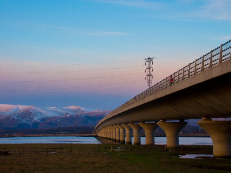 Man dies after falling from Clackmannanshire Bridge